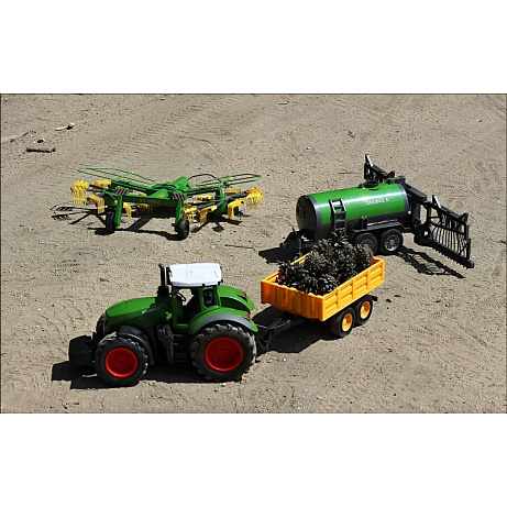 Výhodný XXL set traktoru na dálkové ovládání 1:16, valníku za traktor, obracečky sena a kropicího postřikovače